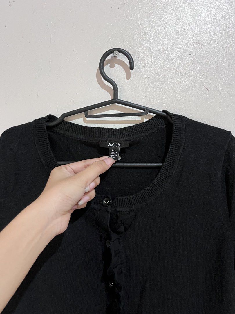 Jacobs Blouse Ruffles (Category: Blouses) located in Manila. Submitted by serra_shop (Listing ID 1466186802, Image 3). Description: 10/10 Size: Small to Medium Location: Pampanga Courier: J&T.