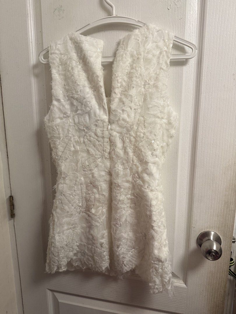 Jariya Bangkok Gown 2pc (Category: Evening dresses & gowns) located in Manila. Submitted by fzthsdjp9g73662 (Listing ID 1466320728, Image 3). Description: Size small can fit to medium Long skirt until ankle Color: White & Taupe Length : 65 in Waist: 26-28 in Bust: 30 in Arm hole: 9 in.