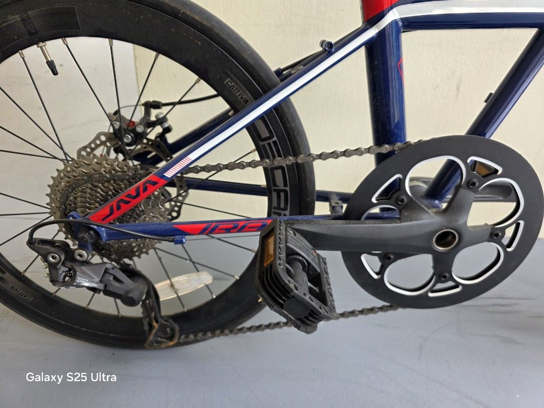 Java foldable bike (Category: Bicycles) located in Singapore. Submitted by lkswee784 (Listing ID 1466233872, Image 4). Description: java foldable bike,aluminum body, wheels 20",Shimano Deore shifter and derailleur, disc brakes, only used a few times, condition like new,I can't get use of small bike so decided to sell it.