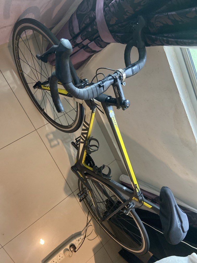 Java Pro Falco (Category: Bicycles) located in Kuala Lumpur. Submitted by sherlock_2206 (Listing ID 1466221020, Image 2). Description: Carbon Frame and Shimano 105 Reason to sell: Not cycling Price can be negotiated .