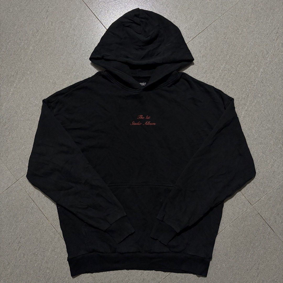 Jennie Ruby Album Hoodie (Category: Hoodies) located in Talisay. Submitted by re_sell01 (Listing ID 1466166777, Image 1). Description: Jennie Ruby Album Hoodie Medium Unisex W27 L29 Official Merch Oversized Fit Issue Slightly Faded Good Condition.