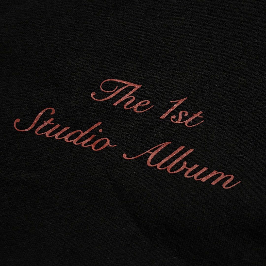 Jennie Ruby Album Hoodie (Category: Hoodies) located in Talisay. Submitted by re_sell01 (Listing ID 1466166777, Image 3). Description: Jennie Ruby Album Hoodie Medium Unisex W27 L29 Official Merch Oversized Fit Issue Slightly Faded Good Condition.