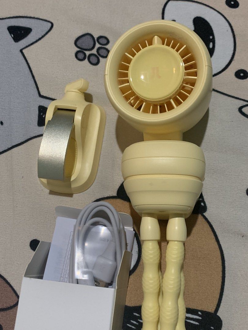 Jisulife stroller fan 4 (Category: Fans) located in Baliuag. Submitted by pamelapenaflorida2198 (Listing ID 1466200349, Image 3). Description: Used once lang. complete accessories No issue/flaws Ayaw ko sana iletgo pero need funds Bought this for 1700+ 2k+ original price.