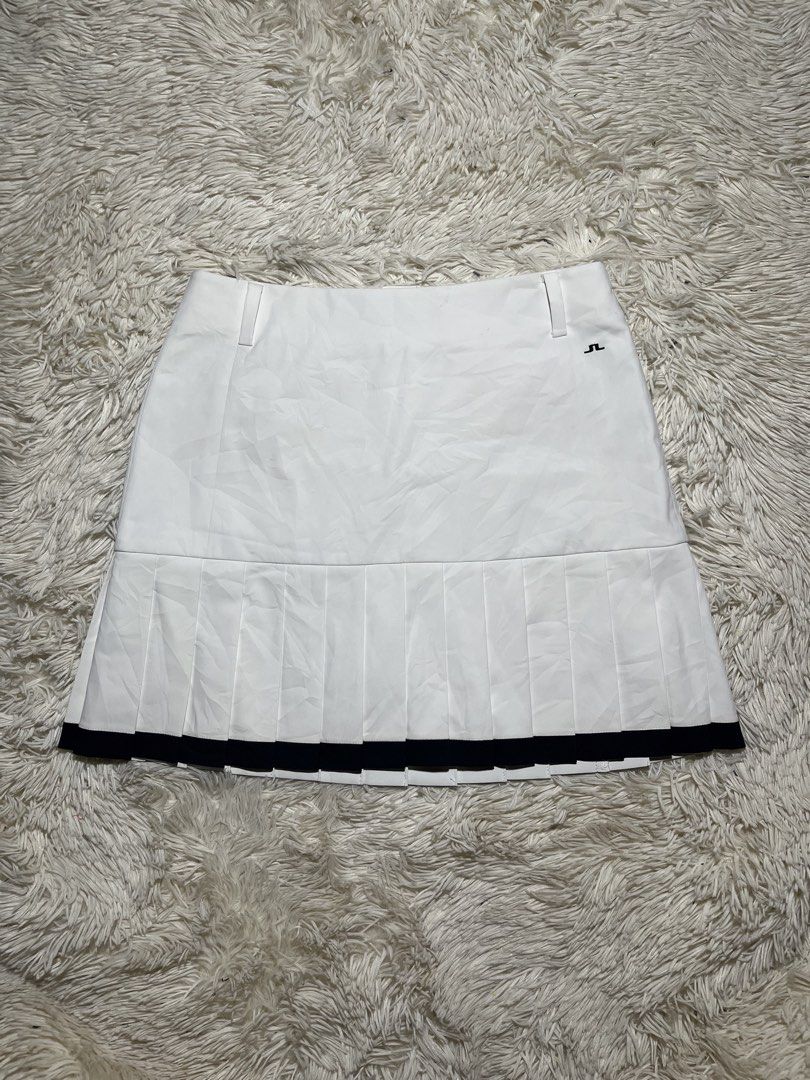 j.lindeberg (Category: Activewear) located in Mandaue City. Submitted by quicktiger-e83463 (Listing ID 1466158014, Image 3). Description: Size XS Good as new condition 699 pesos only.