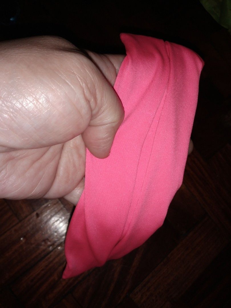Jogging belt bag (Category: Purses & Pouches) located in Quezon City. Submitted by eidorableshop (Listing ID 1466161355, Image 2). Description: .