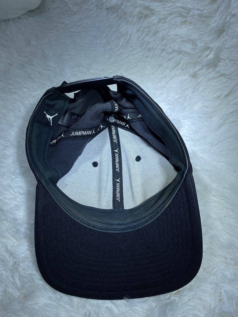 Jordan Jumpman Black Cap (Category: Caps & Hats) located in Manila. Submitted by arthurmtb25357 (Listing ID 1466221715, Image 2). Description: - Color: Classic black with a bright red embroidered Jumpman logo - Fit: Adjustable strap at the back for a customized fit - Details: Interior taping with repeated Jumpman text branding - Condition: Brand new with product tags and interior labels intact - Style: Iconic streetwear accessory, perfect for dai