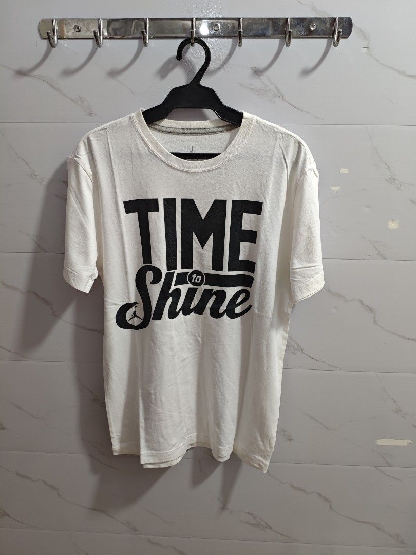 Jordan Time To Shine Men Tshirt (Category: Tshirts & Polo Shirts ) located in Baguio. Submitted by jayjay_apparel01 (Listing ID 1466207944, Image 1). Description: Jordan Time To Shine Men Tshirt Color Rate 9.5/10 Cut Washtag Makapal Tela Cotton Need Wash Size Large Dimes 21 Width 27 Length Price P299.