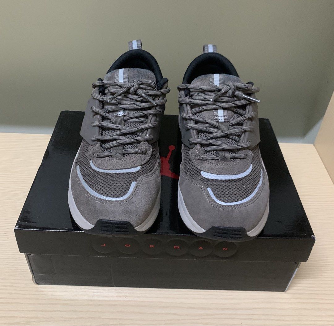 Jordan Trunner O/S (Category: Casual Shoes) located in Manila. Submitted by carbonstereoxide (Listing ID 1466162568, Image 2). Description: Jordan Trunner O/S Size: 9.5 US Mens. Fits 9-9.5 Cond: used thrice only seldomly used. - 3.5k free shipping.