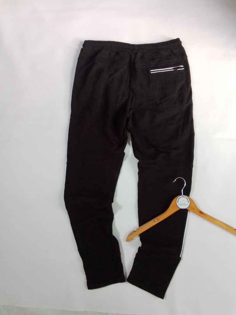 Just Cavalli Black Sweatpants Joggers Size M (Category: Joggers) located in Malilipot. Submitted by santosbolofer (Listing ID 1466219618, Image 2). Description: Just Cavalli Black Sweatpants Joggers Medium on tag Waistline 32-34 Length 41 Hem 6 Verygood condition 📍 9/10 colorate 800 plus sf.
