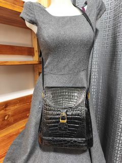 (Category: ) located in . Submitted by queenlyne_vintage_rare_finds (Listing ID 1466266613, Image 1). Description: .