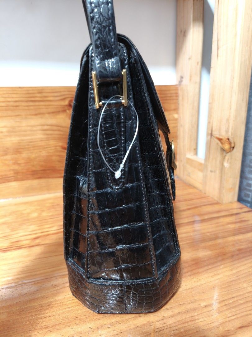 Kaiyo crocodile leather bag (Category: Cross-body Bags) located in Baguio. Submitted by queenlyne_vintage_rare_finds (Listing ID 1466266613, Image 3). Description: .