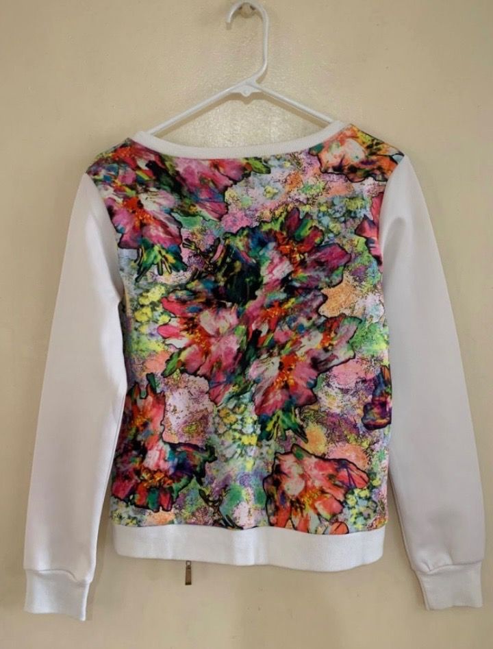 Kashieca Longsleeve Blouse Womens (Category: Longsleeves) located in Valenzuela. Submitted by clickandshoppreloved (Listing ID 1466202209, Image 2). Description: Kashieca Longsleeve Blouse Womens Onhand, Original Medium Ontag, (22L x 17W) Color : White (Excellent Condition, Good As New).