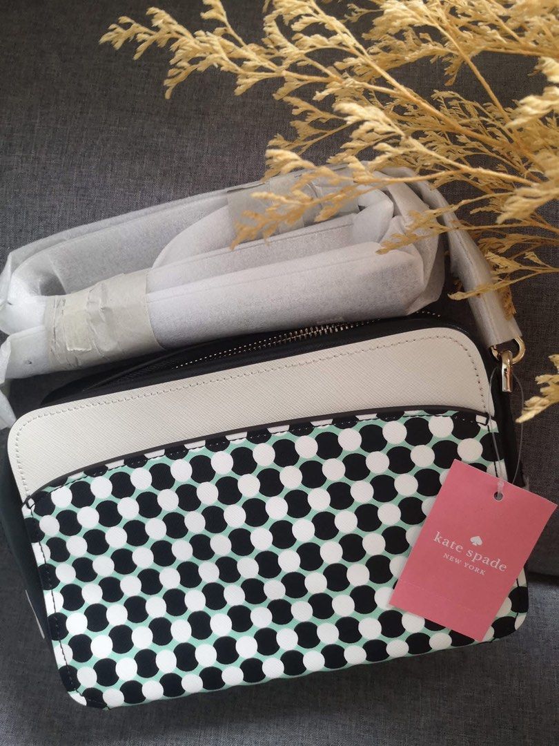 kate spade bag for sale (Category: Cross-body Bags) located in Rizal. Submitted by jb.27 (Listing ID 1466216464, Image 3). Description: Elevate your daily look w/ this multi-functional bag ✨ For sale: brand new kate spade crossbody bag ♠️ Touch of pattern once in a while is exactly what your outfit is missing! 🙂 -original, from US 🇺🇸 -flawless condition, still wrapped -phone, camera, wallet bag in one (more spacious) -adjustable straps with se