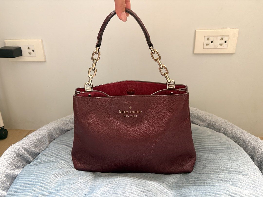 Kate Spade Shoulder Bag (Category: Shoulder Bags) located in Muntinlupa City. Submitted by suh.llyx (Listing ID 1466206508, Image 2). Description: Personal fave! Bought from US. Minimal signs of usage Loc: alabang, mnl .
