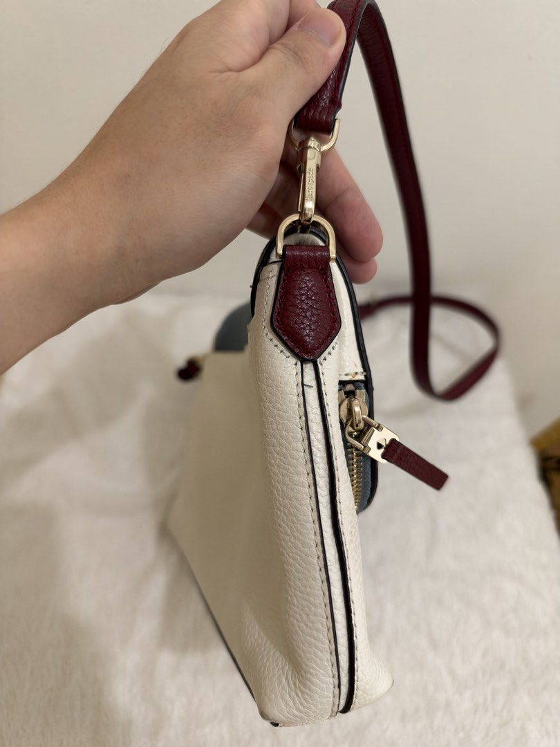 Kate Spade Sling Bag (Category: Luxury Bags & Wallets) located in Manila. Submitted by blancaonlnshop (Listing ID 1466160320, Image 3). Description: ‼️FOR SALE‼️ Kate Spade Sling Bag Original Used Signs of usage 2300 Only.