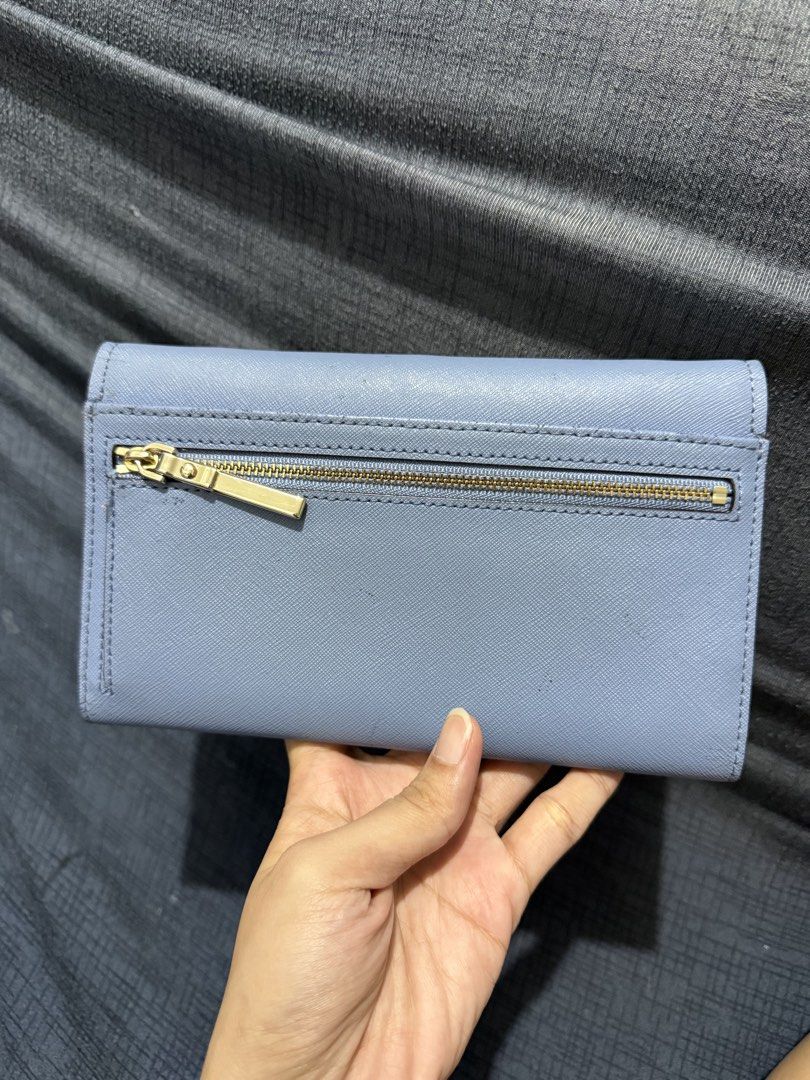 Kate Spade sling wallet (Category: Wallets & Card holders) located in Bocaue. Submitted by quickfish.3fde35 (Listing ID 1466312504, Image 2). Description: Napabayaan lang sa closet 😓 Okay pa yung body, can be used as long wallet Yung strap pwede pa naman :)) Super mabago pa sana, check photos nung linings sa loob :)).