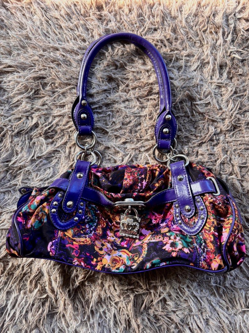 Kathy Van Zeeland Shoulder Bag (Category: Shoulder Bags) located in Tarlac. Submitted by alxssmrcs_ (Listing ID 1466224126, Image 1). Description: .