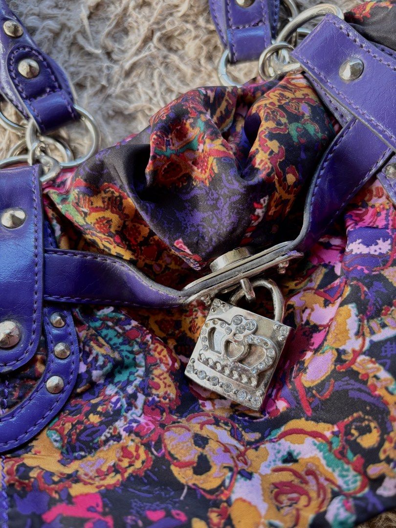 Kathy Van Zeeland Shoulder Bag (Category: Shoulder Bags) located in Tarlac. Submitted by alxssmrcs_ (Listing ID 1466224126, Image 2). Description: .