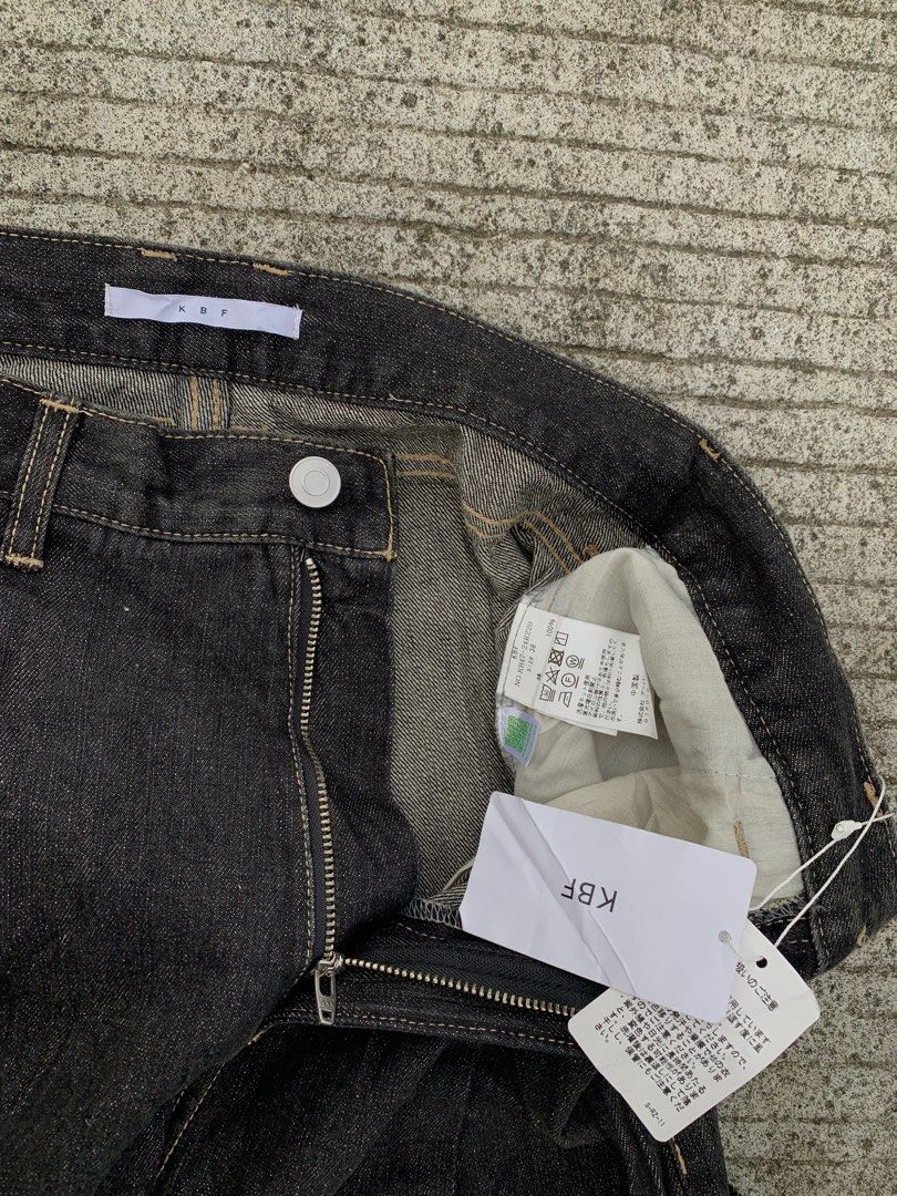 KBF Black Acid Washed Carpenter Pants (Category: Jeans) located in Cebu City. Submitted by lnrd_finds (Listing ID 1466280654, Image 3). Description: KBF Black Acid Washed Carpenter Baggy Pants Waist 28 Length 42 Thigh 13.8 Leg Opening 11 Issue: need wash Excellent Condition Bnew with hangtags 600 + sf.