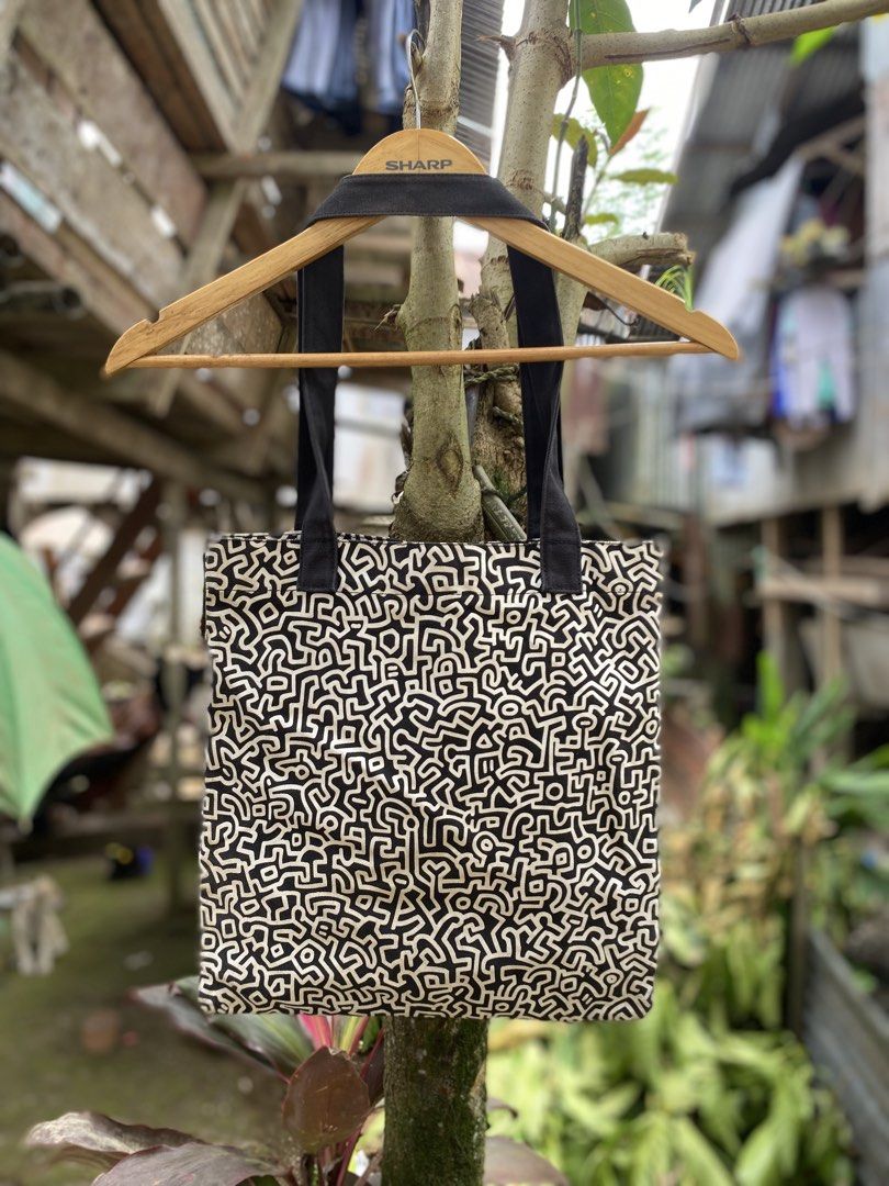 Keith Haring tote bag (Category: Tote Bags) located in Cagwait. Submitted by roundsociety_ph (Listing ID 1466184218, Image 3). Description: .