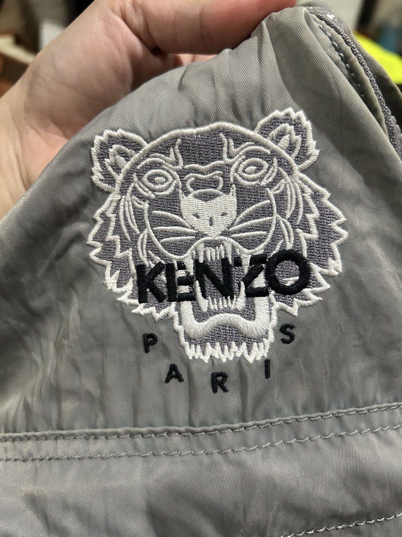 Ken zo Tiger Backpck (Category: Backpacks) located in Pasig City. Submitted by minminreyn (Listing ID 1466233334, Image 2). Description: Pa acid gray ang color ewan ko kung ganyan na talaga kasi ung logo na tiger hindi naman naapektuhan kung sakaling nagfaded nga hndi naman nadamay, ung sa breathable strap brown na brown parin no kupas rin,pero ung pang gilid ng strap same color ng mismong bag ha acid gray din w/Etiketa na dalawa /coded Silver na