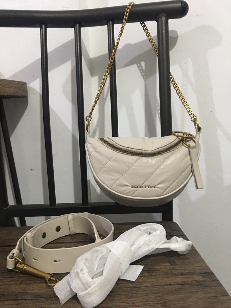 Kili bag/shoulder bag/Charles&Keith/Original (Category: Shoulder Bags) located in Morong. Submitted by vastcat.b247ee680 (Listing ID 1466249253, Image 1). Description: Item is preloved It has small dirt (washable) inside seen in the pic Nylon type Super nice on actual No sira no major issues no tarnish.