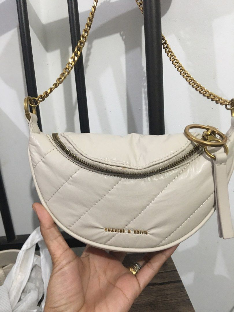 Kili bag/shoulder bag/Charles&Keith/Original (Category: Shoulder Bags) located in Morong. Submitted by vastcat.b247ee680 (Listing ID 1466249253, Image 2). Description: Item is preloved It has small dirt (washable) inside seen in the pic Nylon type Super nice on actual No sira no major issues no tarnish.