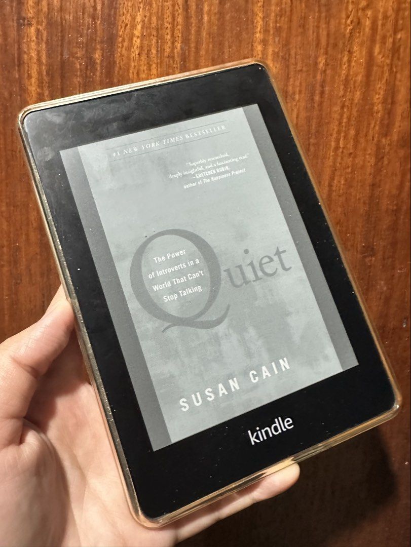 Kindle Paperwhite 10gen 32gb (Category: E-Readers) located in Manila. Submitted by tzdnstuff (Listing ID 1466304880, Image 1). Description: No issue but decluttering Good battery life No flaw Specs: * 📖 6” glare-free E-Ink display * ✨ 300 ppi high-resolution screen * 💡 Built-in adjustable front light * 💧 IPX8 waterproof * 💾 32GB storage * 🔋 Long battery life * 📚 Supports Kindle ebooks & Audible * 📶 Wi-Fi + Bluetooth * 🔌 Micro-USB charging