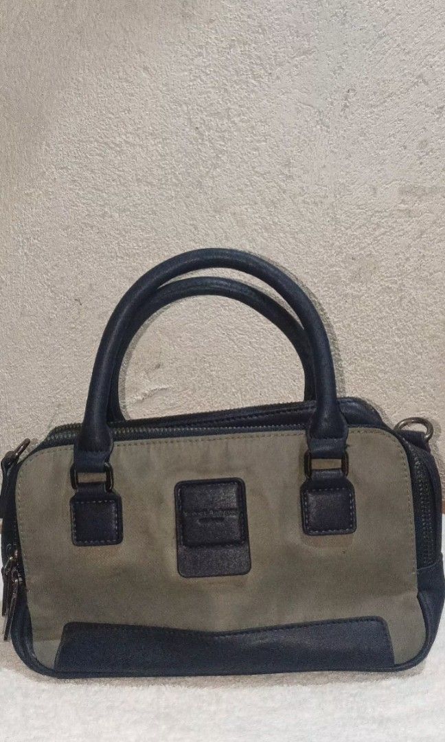 Kinloch Anderson (Category: Clutches) located in Jasaan. Submitted by ren063090 (Listing ID 1466273757, Image 1). Description: need wash lang mga Madame' 👍.