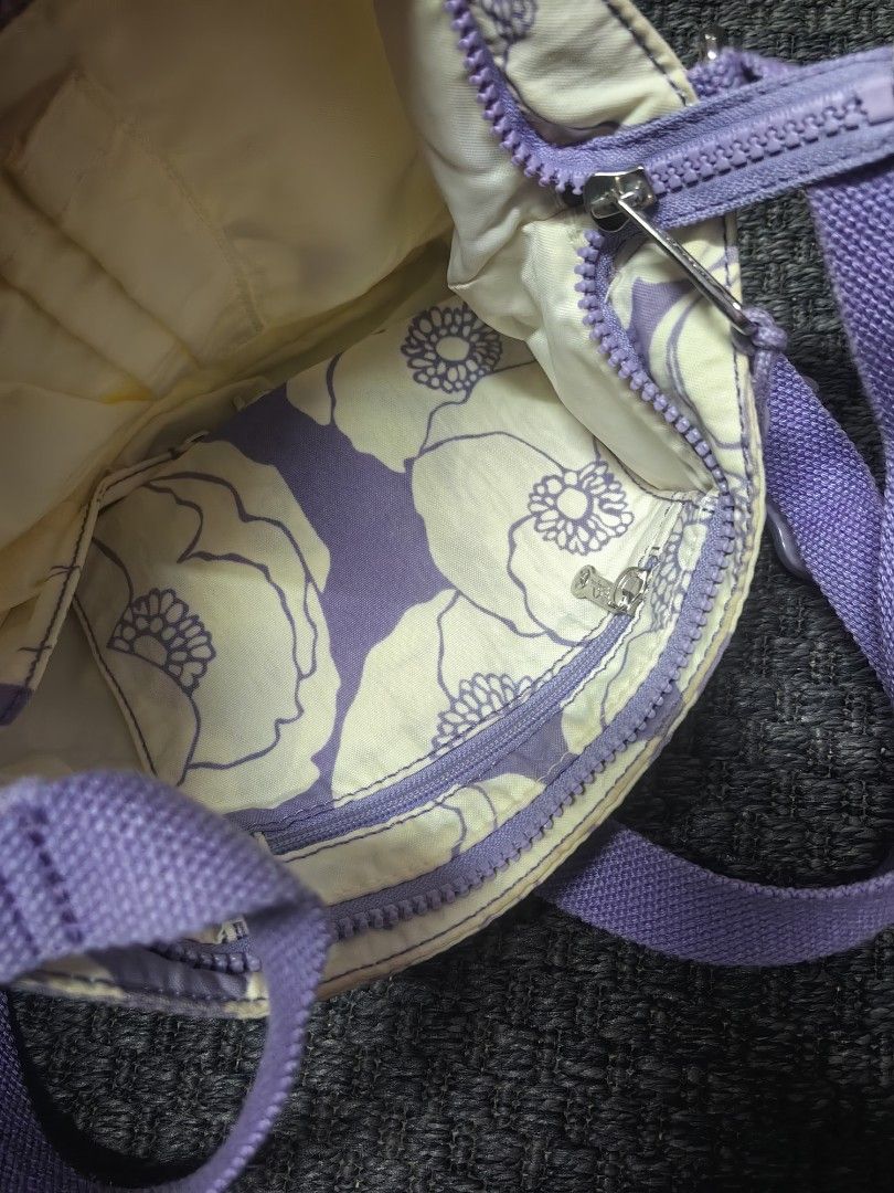 Kipling (Category: Cross-body Bags) located in Pasir Gudang. Submitted by 2ndstuff.my (Listing ID 1466306871, Image 3). Description: Goid condition Tiada koyak Postage SM RM7 S&S RM15.
