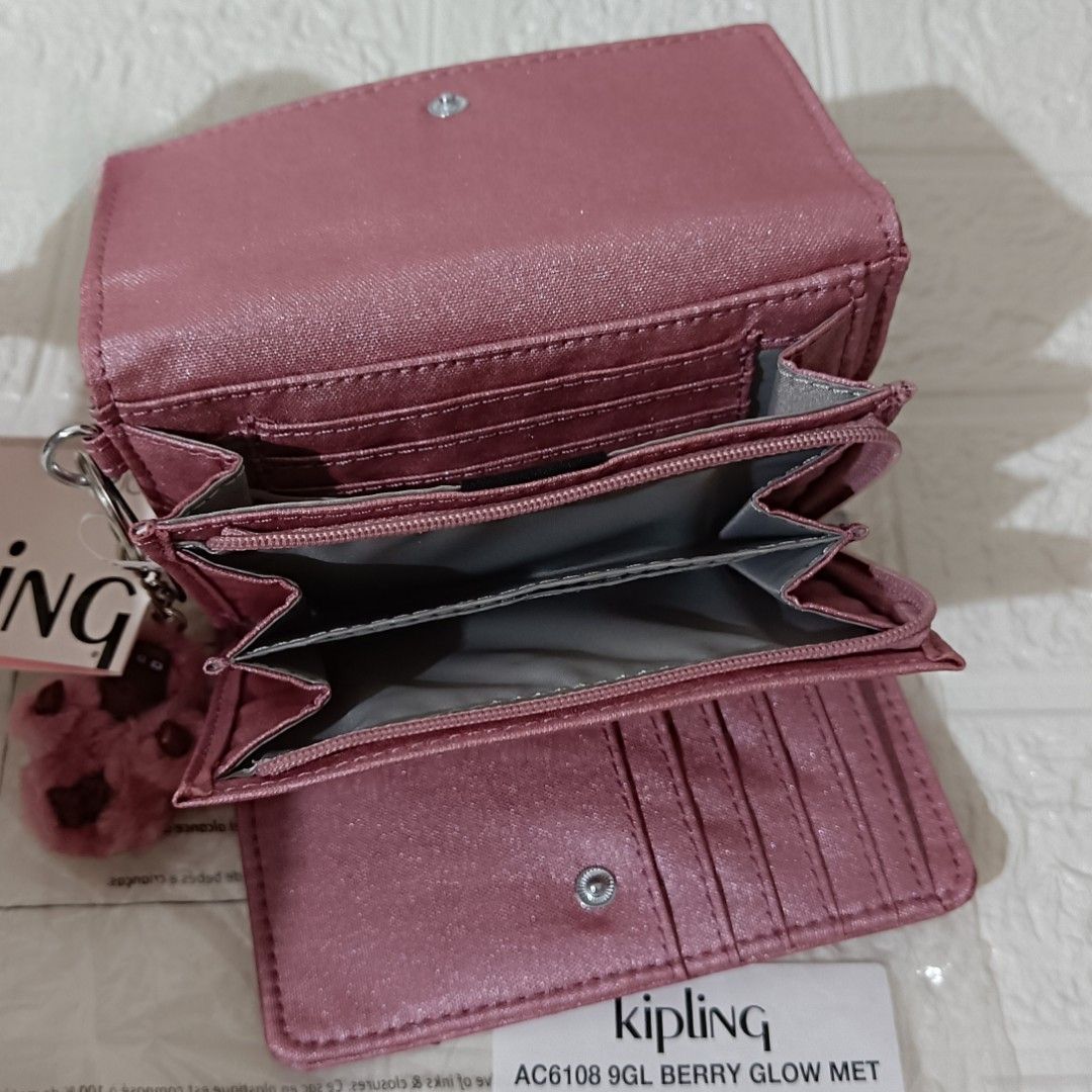 Kipling Pixi Medium Organizer Wallet (Category: Wallets & Card holders) located in Mandaluyong City. Submitted by sheila_snapshoppe (Listing ID 1466198836, Image 3). Description: 💯% guaranteed original from Kipling US 🇺🇸 Kipling Pixi Medium Organizer Wallet size: 5.75" x 4" x 1".