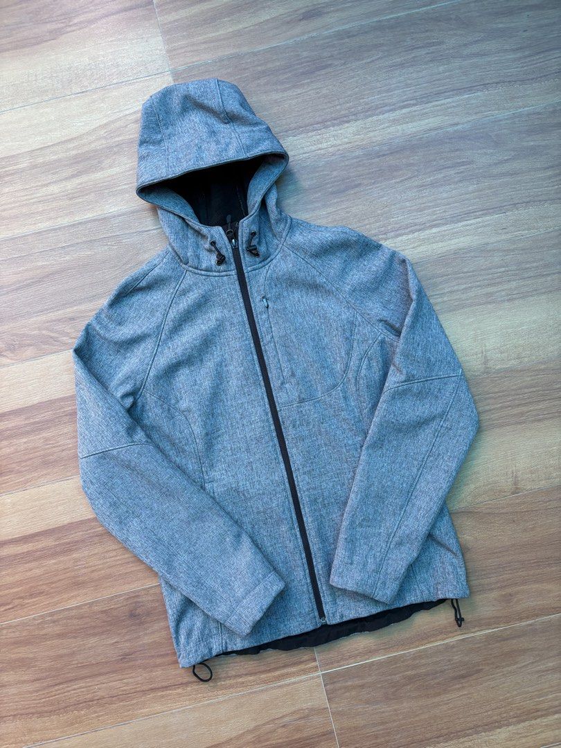 Kirkland Signature Softshell Full Zip Jacket (Category: Coats, Jackets and Outerwear) located in Tacurong. Submitted by kmthrift19 (Listing ID 1466266472, Image 2). Description: Dimes: W20xL24.7 Condition: 9.9/10(never been used) Size on tag: Medium Issue: None RFS: Di kasya sa may ari.