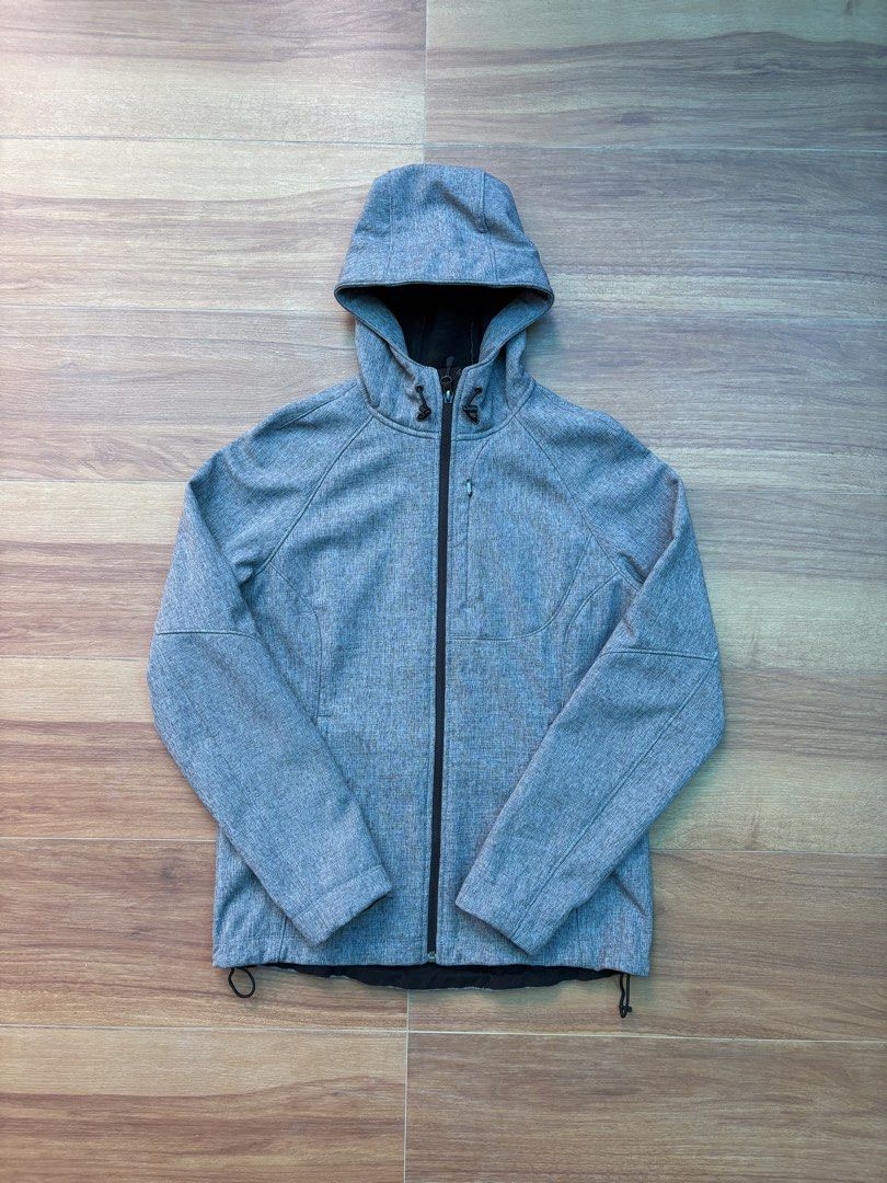Kirkland Signature Softshell Full Zip Jacket (Category: Coats, Jackets and Outerwear) located in Tacurong. Submitted by kmthrift19 (Listing ID 1466266472, Image 1). Description: Dimes: W20xL24.7 Condition: 9.9/10(never been used) Size on tag: Medium Issue: None RFS: Di kasya sa may ari.