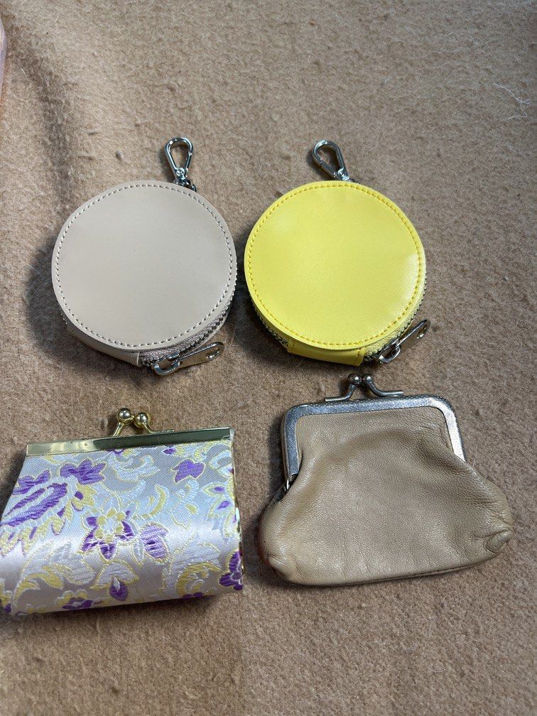 Kisslock coinpurse bundle (Category: Wallets & Card holders) located in Makati City. Submitted by carullee (Listing ID 1466225884, Image 1). Description: Kisslock and zip around counpurse bundle Floral kisslock and Zip around coinpurse good as new - brandnew condition Beige kisslock with signs of use and ageing on leather no rubs or scratches on body.