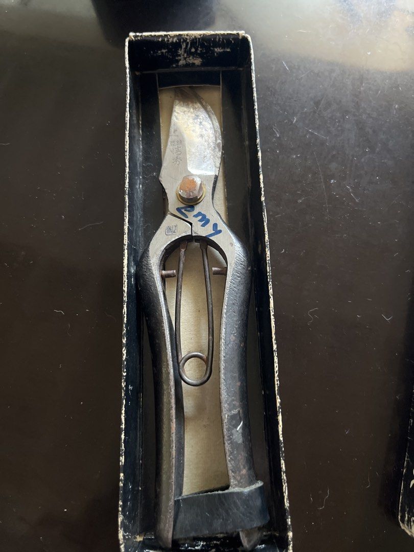 Kiyohide Pruning Shears Gardening Scissors with Original Box (Category: Gardening Tools & Ornaments) located in Los Banos. Submitted by profemy (Listing ID 1466164882, Image 2). Description: - Brand/Item: Authentic vintage heavy-duty Kiyohide Japanese pruning shears - Design: Traditional Japanese style with classic black finish handles - Features: Smooth spring mechanism and exceptionally sharp blade edge - Condition: Solid construction, minimal 