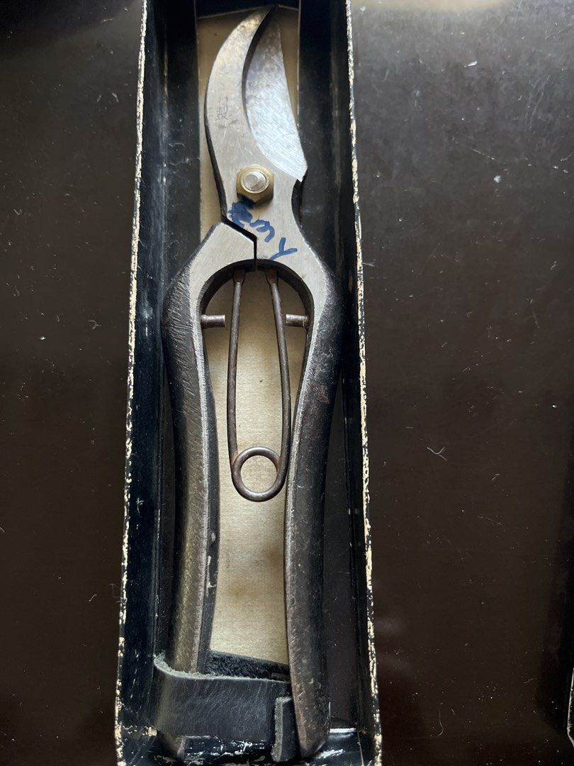 Kiyohide Pruning Shears Gardening Scissors with Original Box (Category: Gardening Tools & Ornaments) located in Los Banos. Submitted by profemy (Listing ID 1466164882, Image 1). Description: - Brand/Item: Authentic vintage heavy-duty Kiyohide Japanese pruning shears - Design: Traditional Japanese style with classic black finish handles - Features: Smooth spring mechanism and exceptionally sharp blade edge - Condition: Solid construction, minimal 