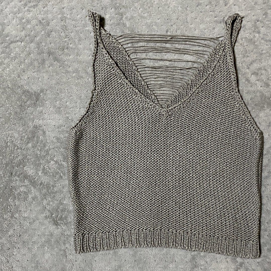 Knit top (Category: Sleeveless) located in Ajuy. Submitted by savvyclassics (Listing ID 1466312267, Image 2). Description: xs to s.