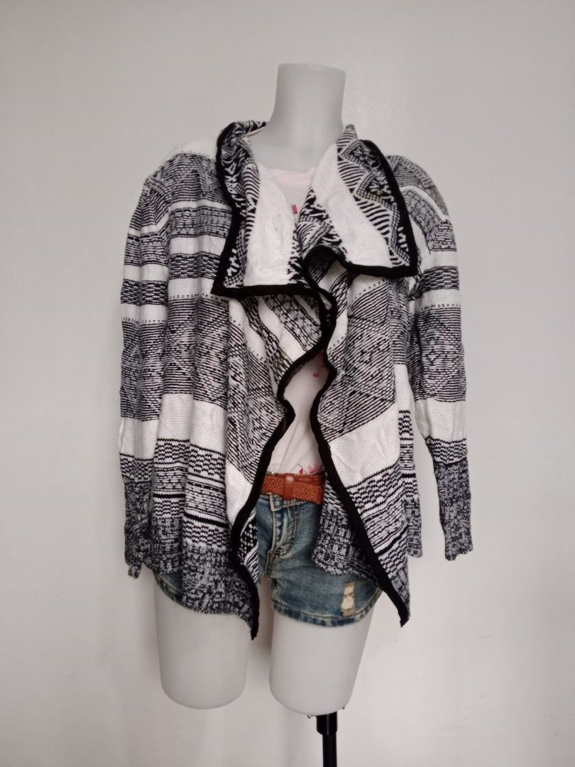knitted jacket (Category: Coats, Jackets and Outerwear) located in Manila. Submitted by mamapards17 (Listing ID 1466247958, Image 1). Description: .