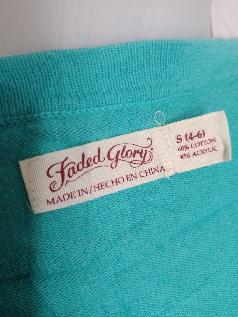knitted sweater (Category: Coats, Jackets and Outerwear) located in Manila. Submitted by mamapards17 (Listing ID 1466252201, Image 2). Description: .