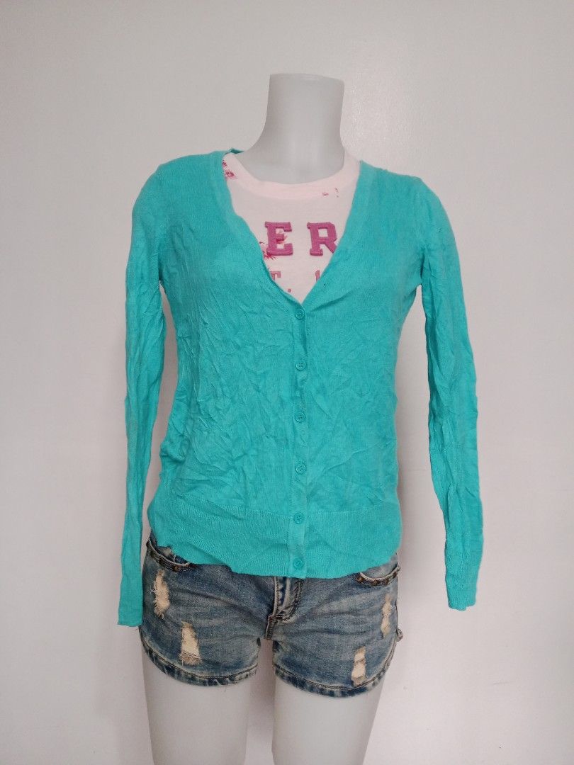knitted sweater (Category: Coats, Jackets and Outerwear) located in Manila. Submitted by mamapards17 (Listing ID 1466252201, Image 1). Description: .