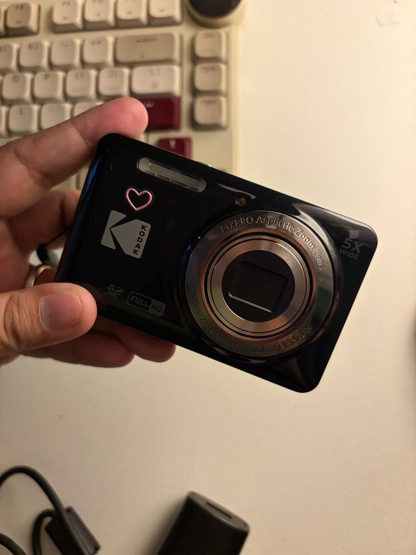 Kodak Pixpro FZ55 (Black) (Category: Cameras) located in Antipolo. Submitted by vaniedg_ (Listing ID 1466287967, Image 3). Description: 📸 Kodak PIXPRO FZ55 Digital Camera Selling my Kodak PIXPRO FZ55! 🤍 • Bought November 2025 • Used only 7 times, exclusively during international trips ✈️ • Well taken care of and carefully stored after every use • No major scratches, dents, or issues • Fully working and in good condition • Perfect for travel, ev