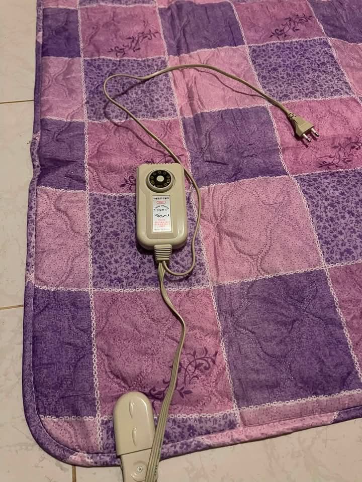 Korean Electric Heating Mat with Auto Controller (Category: Home Improvement Tools & Accessories) located in Baguio. Submitted by ljen2574460 (Listing ID 1466336760, Image 3). Description: Purple checkered electric mat, made in Korea. Runs on 220V with 140W power consumption. Includes original auto temperature controller attached. Folds up easily for storage when not in use. Keeps you warm during cold nights. Clean condition overall, works well..