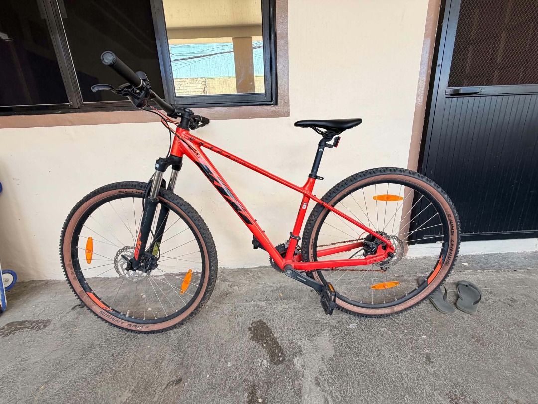 KTM Chicago 291 2022 (Category: Bicycles) located in Caloocan City. Submitted by tesmari_gimen24 (Listing ID 1466173830, Image 2). Description: ‼️ R U S H S A L E 🚲 ‼️ Brand: KTM Model: Chicago 291 Year: 2022 Color: Fire Orange Wheel: 29er Frame: Alloy 6061 M1110 Drivetrain: Shimano Altus, 2×9 Fork: Suntour XCT30 HLO DS, 100 mm Brakes: Tektro HD-T275 hydraulic disc Tires: Schwalbe Smart Sam K-Guard, bronze sidewall RFS: Hindi na magamit, busy sa