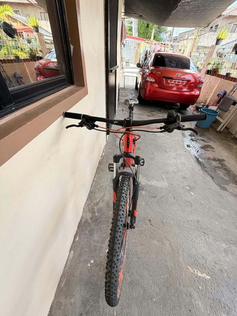 KTM Chicago 291 2022 (Category: Bicycles) located in Caloocan City. Submitted by tesmari_gimen24 (Listing ID 1466173830, Image 1). Description: ‼️ R U S H S A L E 🚲 ‼️ Brand: KTM Model: Chicago 291 Year: 2022 Color: Fire Orange Wheel: 29er Frame: Alloy 6061 M1110 Drivetrain: Shimano Altus, 2×9 Fork: Suntour XCT30 HLO DS, 100 mm Brakes: Tektro HD-T275 hydraulic disc Tires: Schwalbe Smart Sam K-Guard, bronze sidewall RFS: Hindi na magamit, busy sa