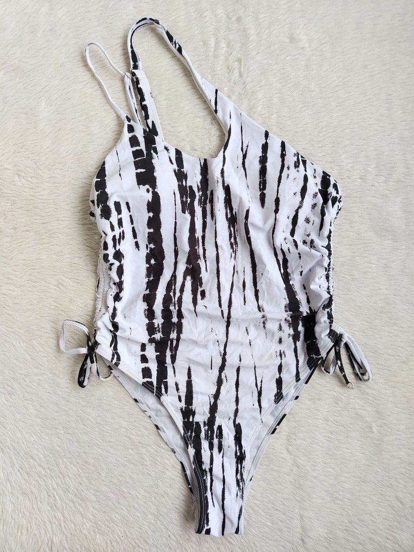 (L) SHEIN (Category: Bikinis & Swimsuits) located in Paranaque City. Submitted by closetbykimkirsten (Listing ID 1466231123, Image 1). Description: 🎀Like New🎀 ✨Brand: SHEIN ⚡Padded 🪷Size: Large 💸Price: P280 (Non Negotiable) ♦️All Items are PRELOVED in good condition. ♦️Please do manage your expectations. ♦️WASH before USE ♦️BUY at your own RISK 🔥NO RETURN NO EXCHANGE POLICY🔥 ⛔BOGUS BUYER/JOY RESERVER will be posted in every groups⛔.