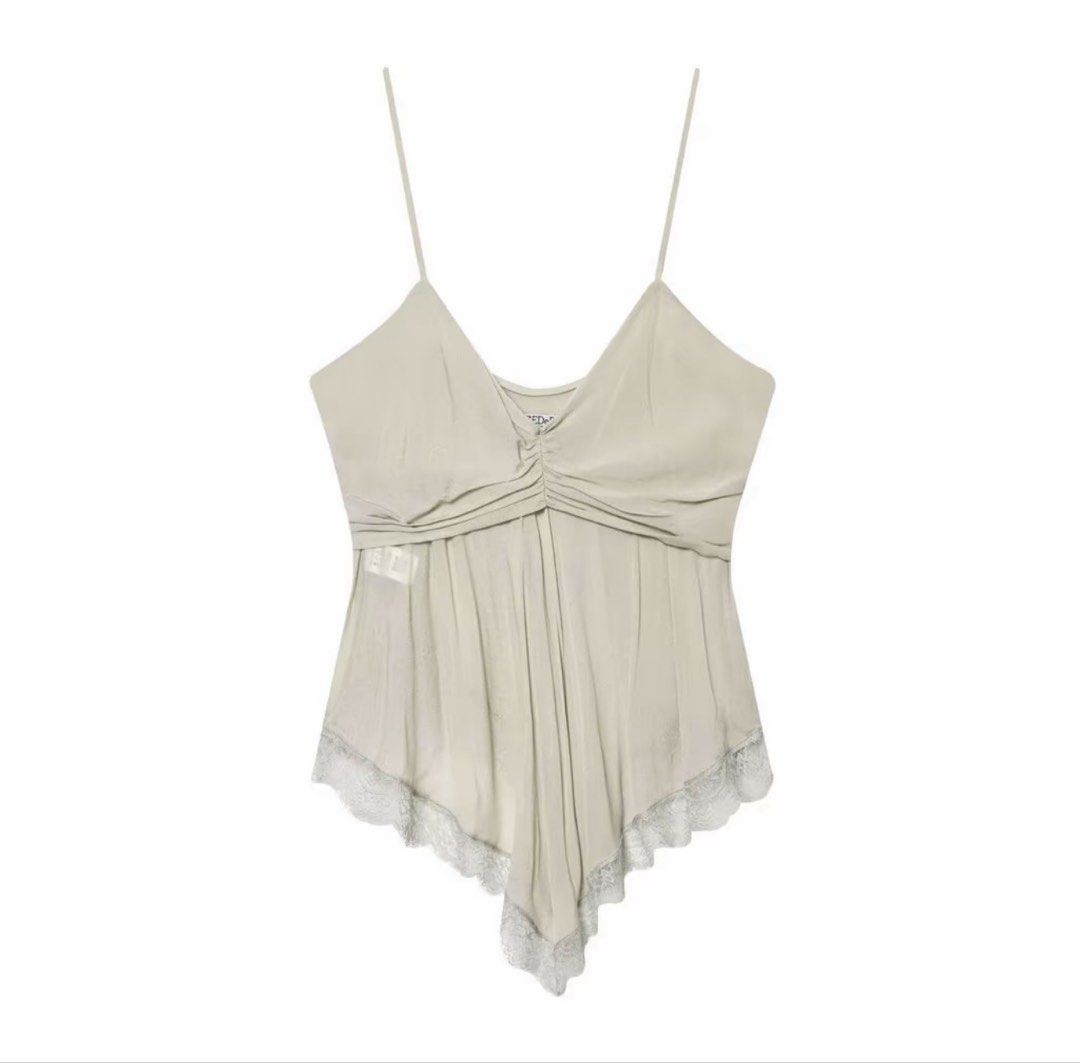 Lace camisole top (Category: Sleeveless) located in Valenzuela. Submitted by coleenfern_ (Listing ID 1466336515, Image 1). Description: .