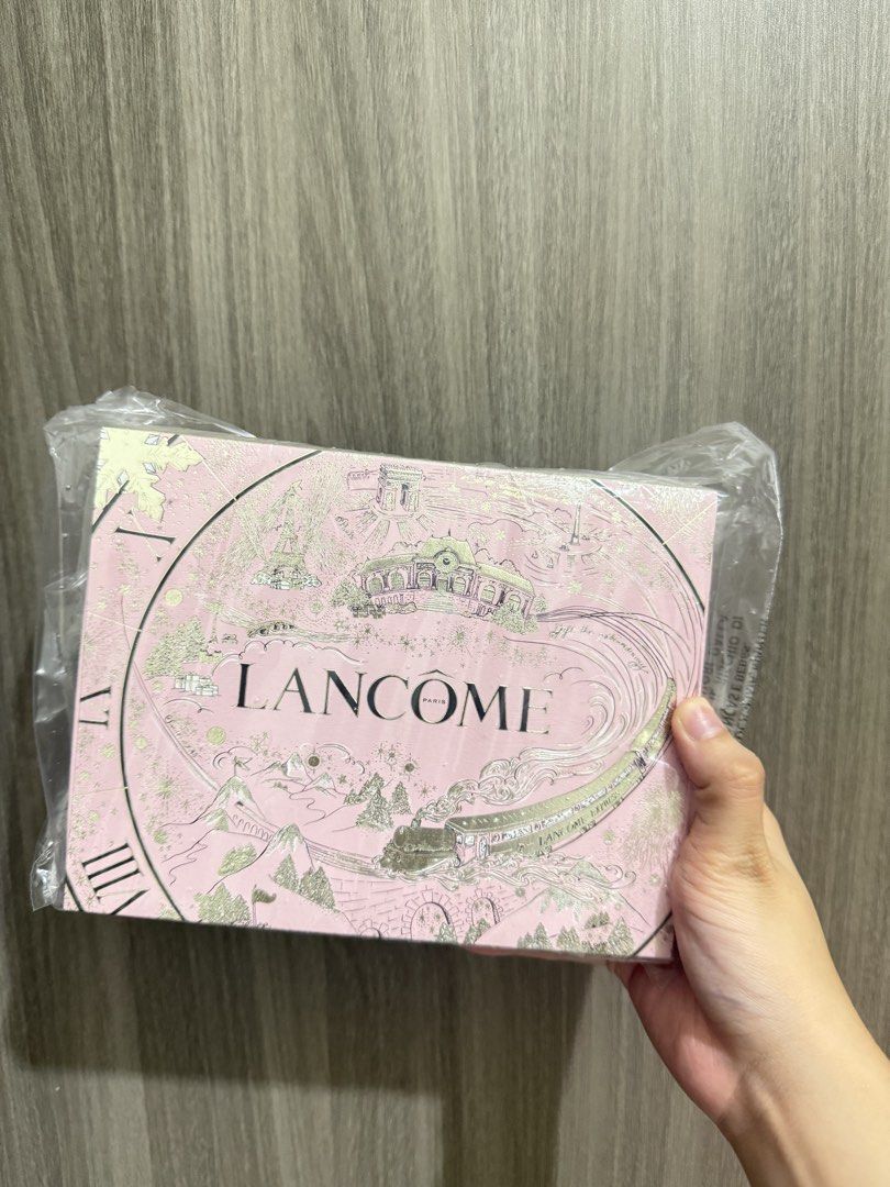 Lancôme Idôle Holiday Gift Set (Category: Fragrance & Deodorants) located in Manila. Submitted by ktyyycloset (Listing ID 1466298920, Image 3). Description: - 100% Authentic Lancôme Idôle Holiday Edition Gift Set - Brand new, unopened, and sealed in original plastic wrapper - Includes: 25ml Idôle Eau de Parfum, 10ml travel spray, and 2ml Lash Idôle Flutter Extension mini mascara - Comes in a gorgeous pink holiday train and Paris-themed collector'