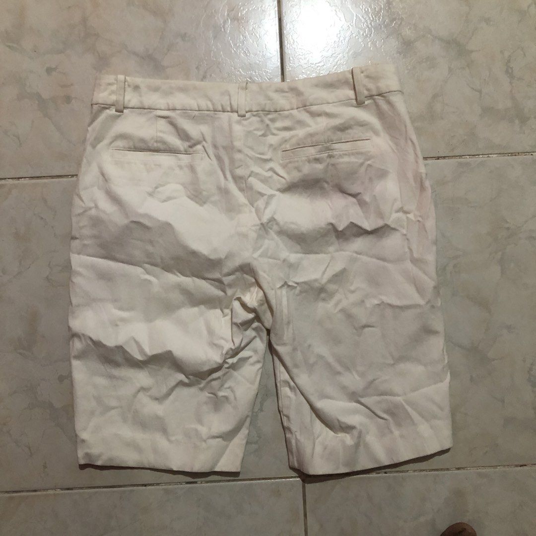LAUREN BY RALPH LAUREN (Category: Shorts) located in Manila. Submitted by momosshix2001 (Listing ID 1466168503, Image 2). Description: LAUREN BY RALPH LAUREN Waist:31 Length:19 Woth Gold Emblem No issue 300 plus sf.