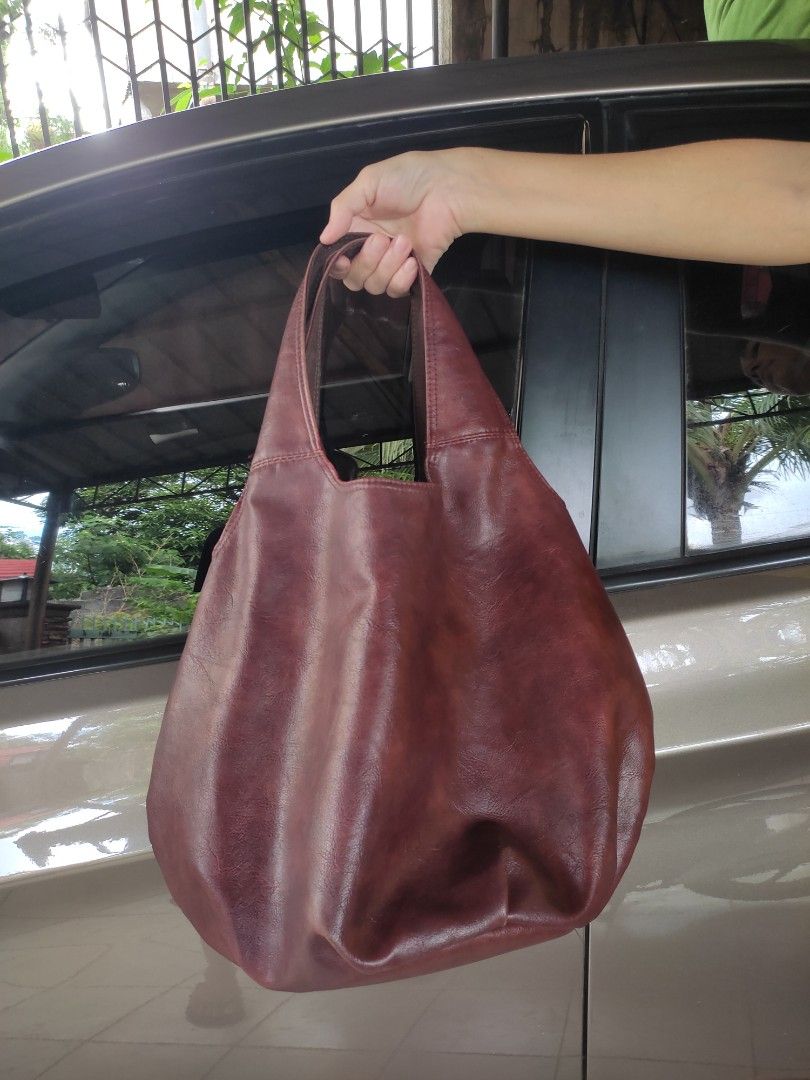 Leather bucket bag (Category: Shoulder Bags) located in Cainta. Submitted by allauthenticbymj (Listing ID 1466209572, Image 3). Description: ***Brand:Largo unused bucket bag 2 toned brown bag Genuine leather Price:580 ***Brand: Largo preloved genuine leather No leather issue Price:350 Last price posted ***buyer shoulders sf LOCATION: CAINTA Courier choices and MOP Gogo express (cod option) LBC (pay sf first-- cop for the item's amount) J&t (gcash