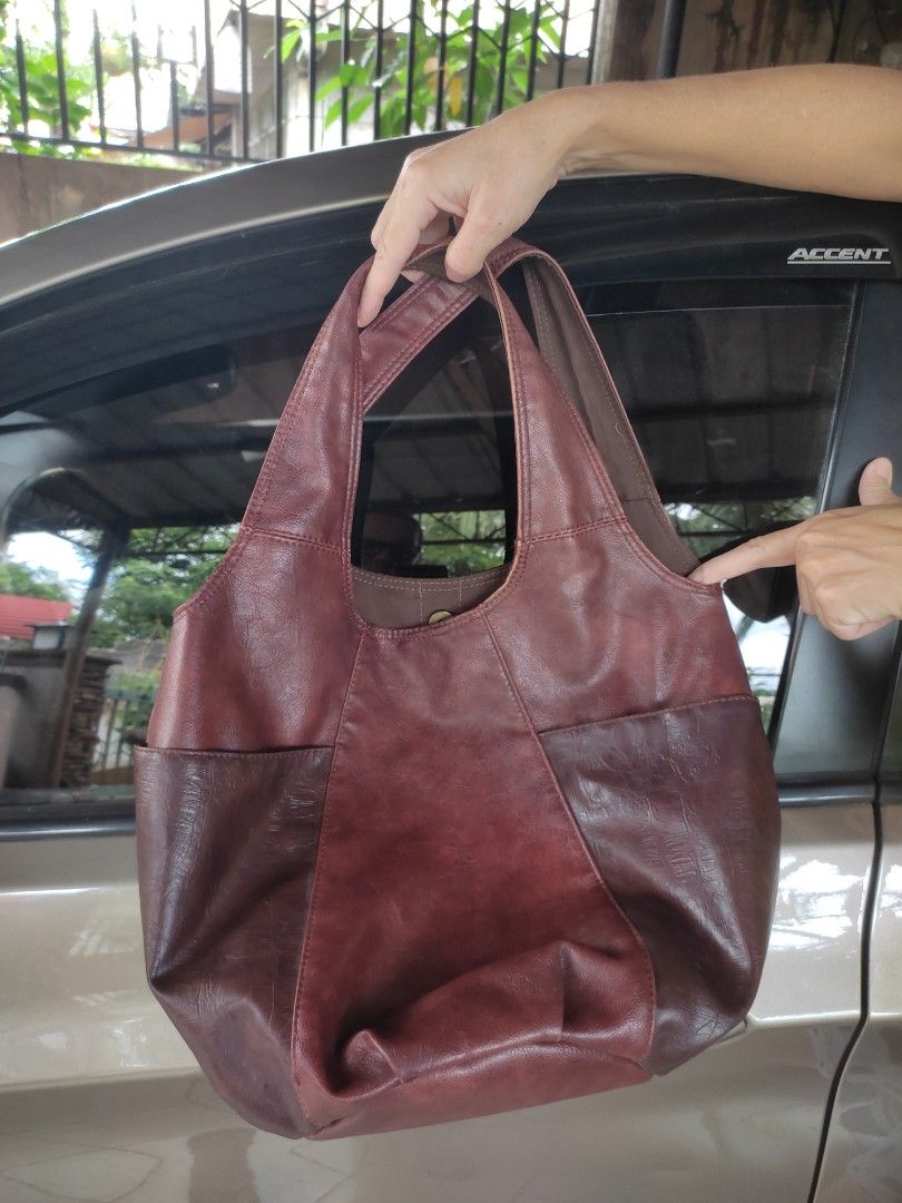 Leather bucket bag (Category: Shoulder Bags) located in Cainta. Submitted by allauthenticbymj (Listing ID 1466209572, Image 2). Description: ***Brand:Largo unused bucket bag 2 toned brown bag Genuine leather Price:580 ***Brand: Largo preloved genuine leather No leather issue Price:350 Last price posted ***buyer shoulders sf LOCATION: CAINTA Courier choices and MOP Gogo express (cod option) LBC (pay sf first-- cop for the item's amount) J&t (gcash